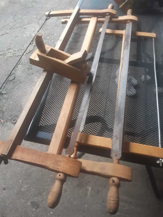 Ferastrau cu cadru de lemn