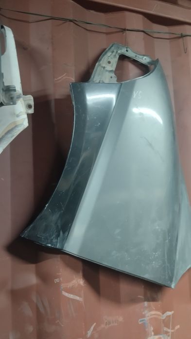 Крыло левое Toyota Granvia