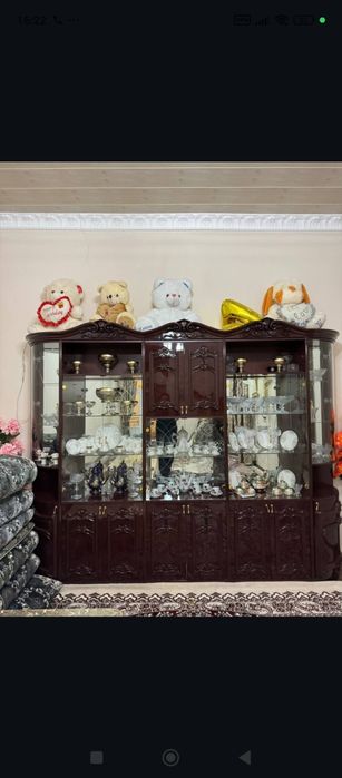 Стол стулья и стенка