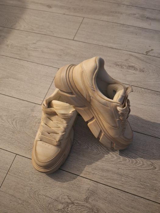 Adidasi Zara  marime 42,noi
