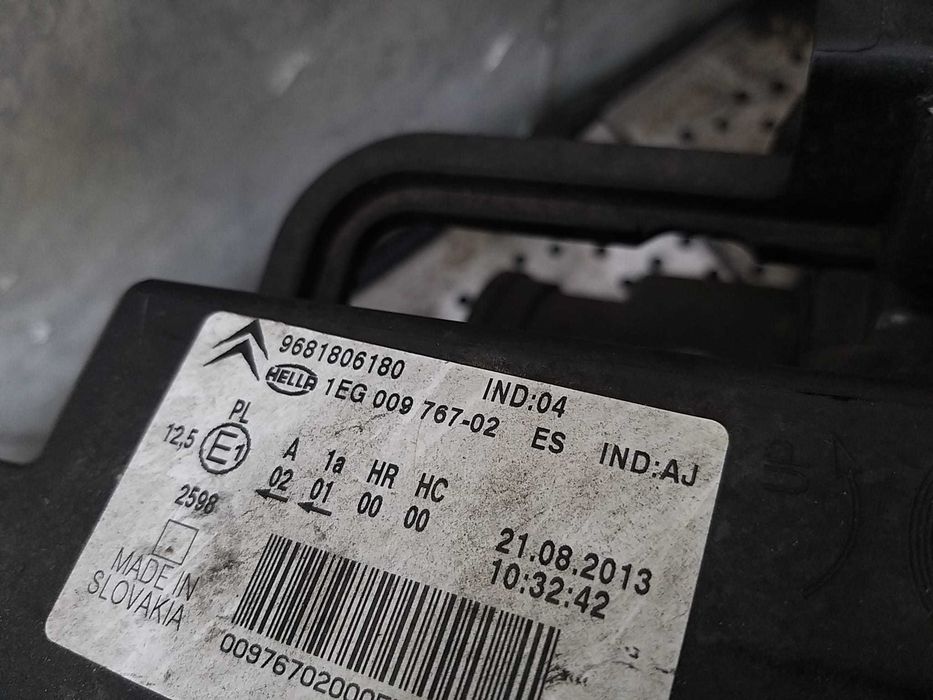 Far dreapta citroen c3 picasso sh 9681806180