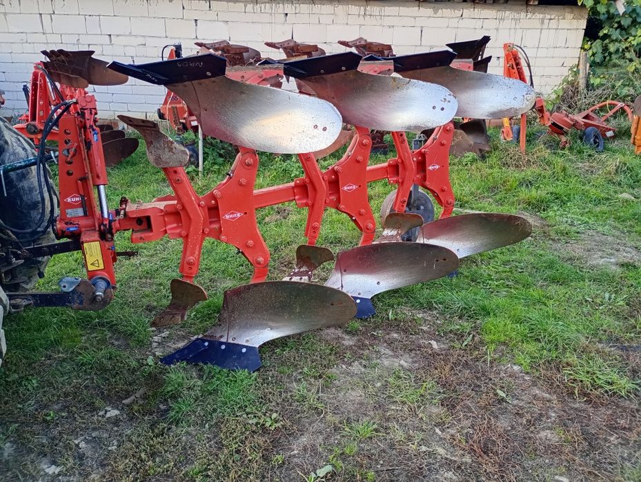 Plug reversibil 3 brazde Kuhn master 100 102