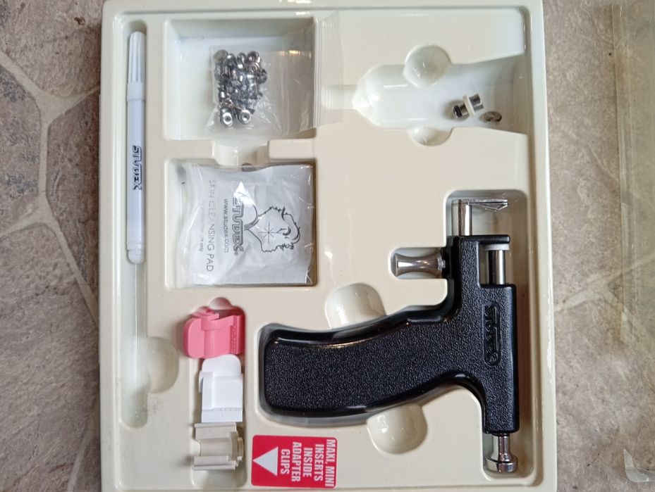 Пистолет за пробиване на дупки в уши.