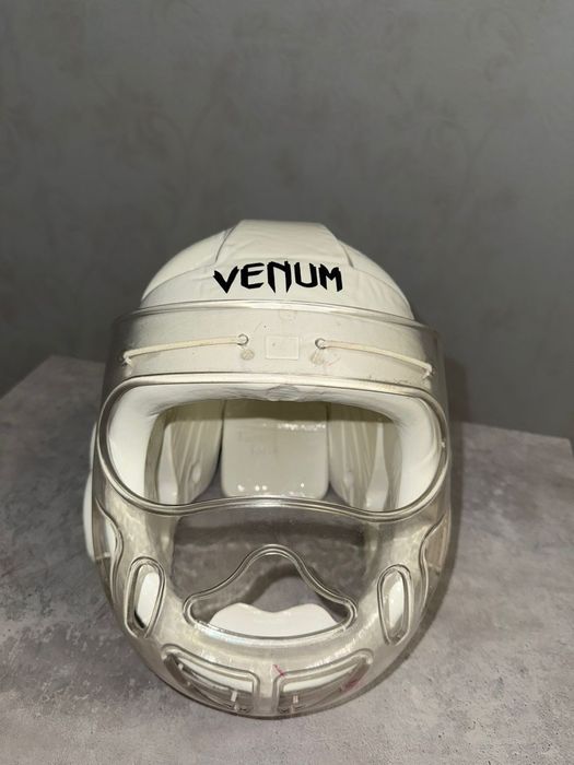 Защитный шлем для каратэ