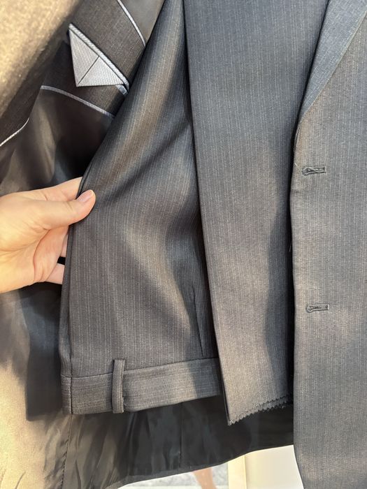 Продам костюм брючный