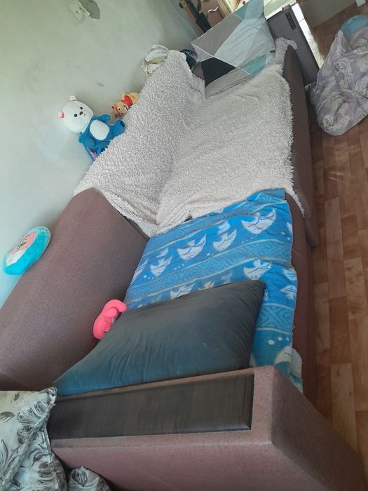 Продам  диван срочно