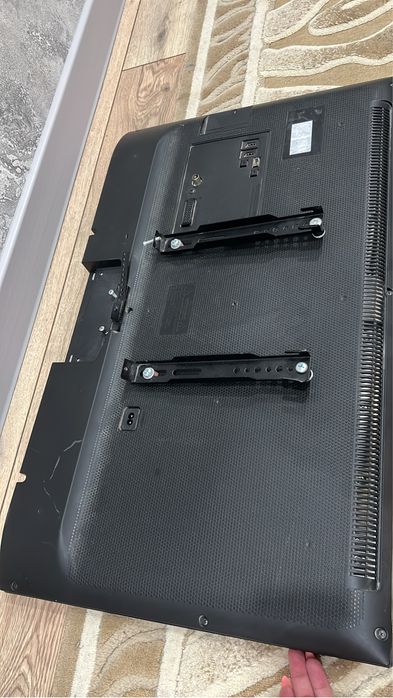 Телевизор Samsung 32" (45×75 см)
