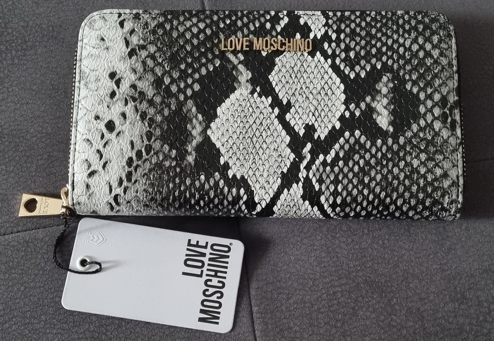 ПРОМОЦИЯ!!! Оригинален дамски портфейл LOVE MOCHINO