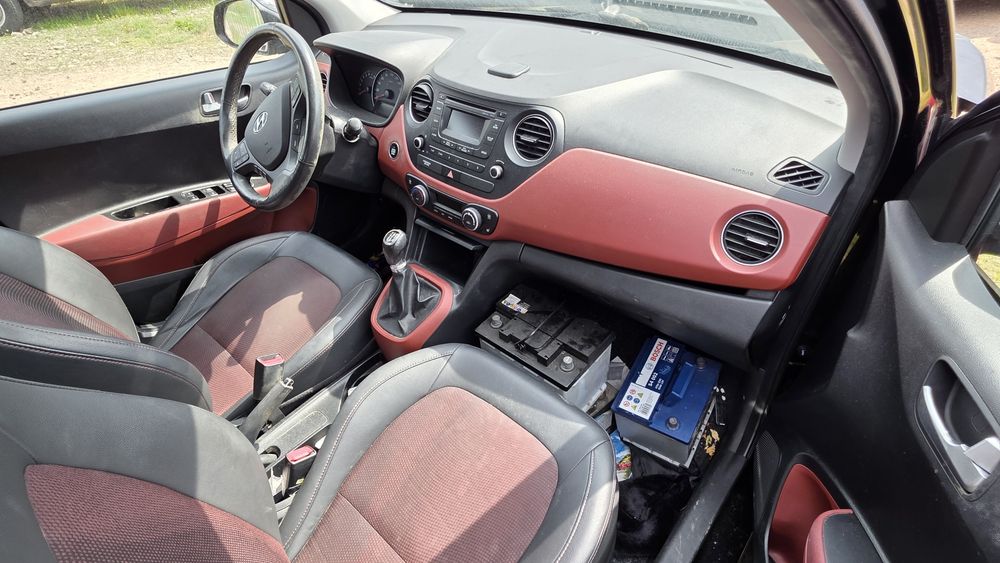 Hyundai i10 1.2i Vertex 2017 На части 75000 км.