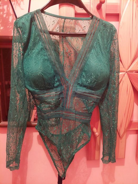 Красиво боди от дантела в зелен цвят