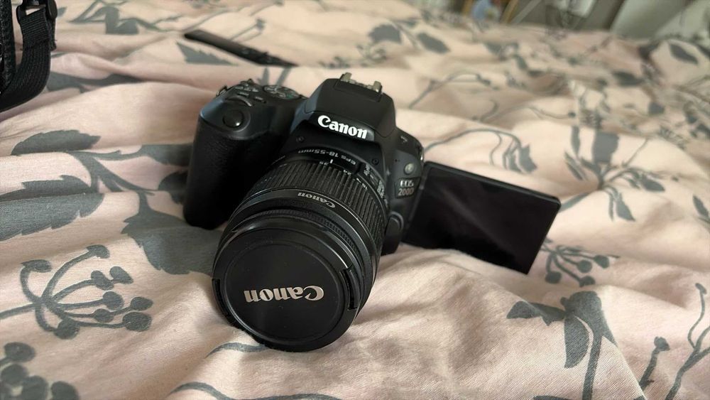Canon EOS 200D – stare foarte bună – 9.000 cadre