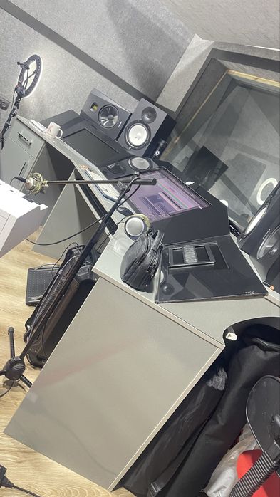 Studioni stol sotiladi