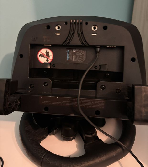 Logitech G923 

Продавам Logitech G923 за PC / PlayS