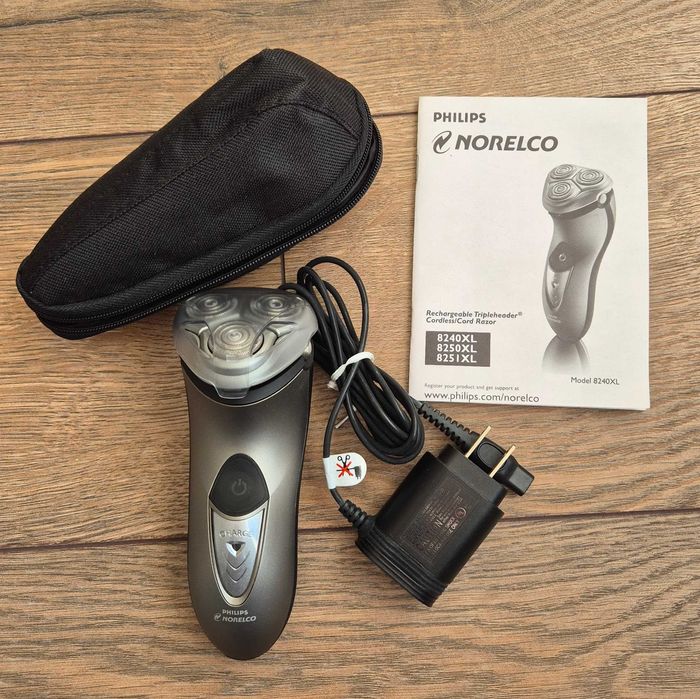 Електрическа самобръсначка Philips Norelco 8240XL