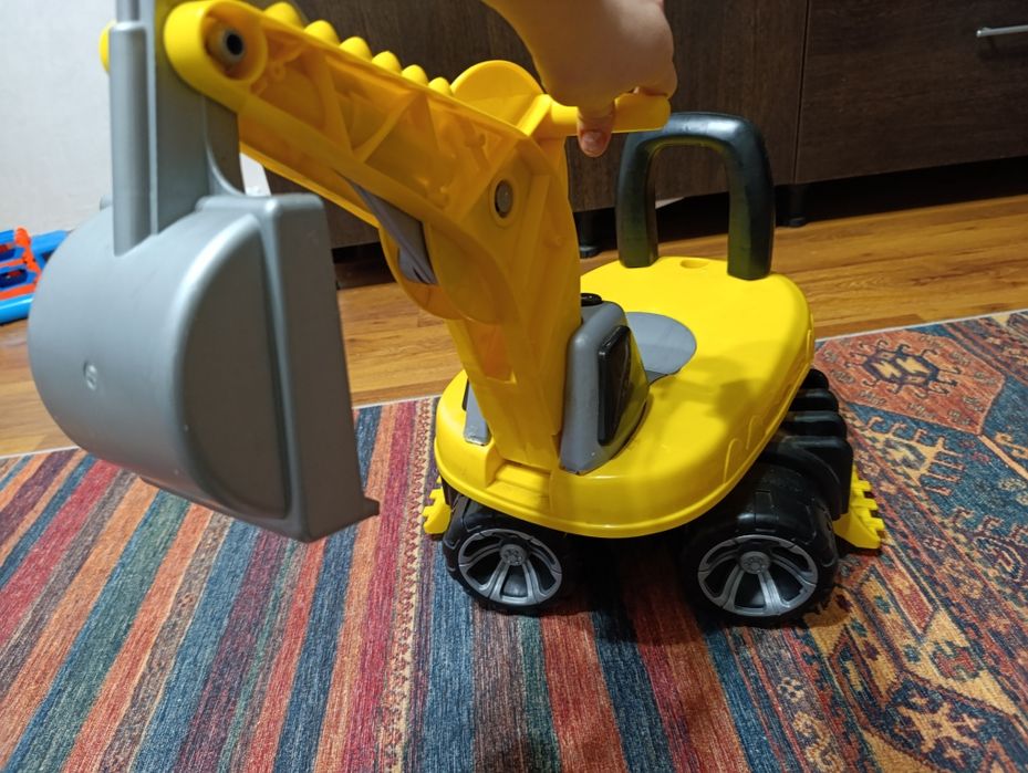 Экскаватор-толокар