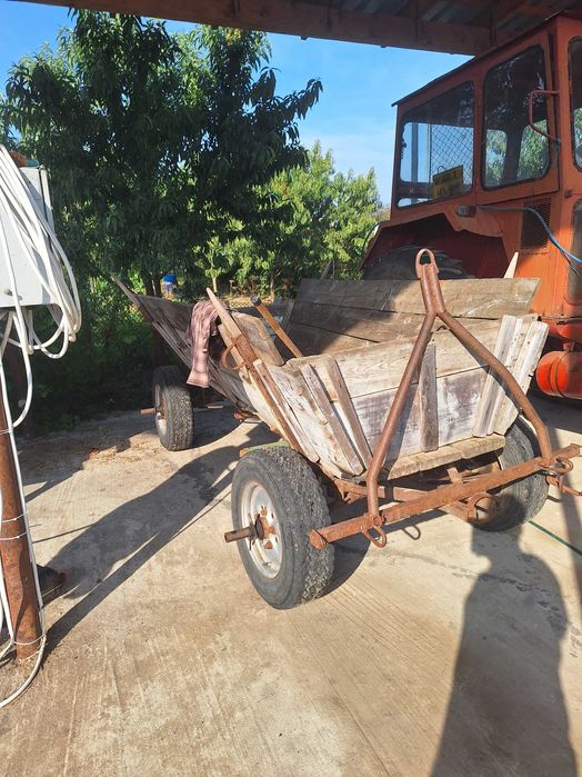 Moară macinat cereale si căruță