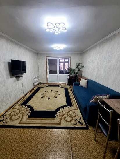 Продаю 3х комн  4эт /4эт дом  Рисовый базар массив 95 а