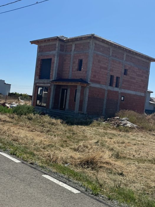 Vand casa la rosu cu utilitatii , vladimirescu cartierul florilor