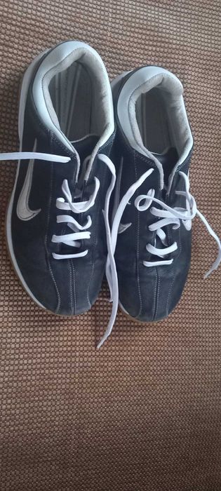 Papuci sport Nike cu crampoane Marimea 40 second-hand