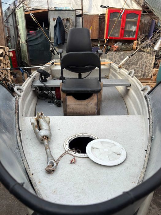 Продавам лодка сепия 2 тутраканка напълно оборудвана