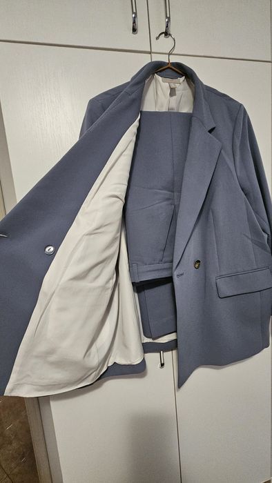 Дамски костюм - сако и панталон