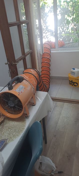 De vânzare  aspirator  praf