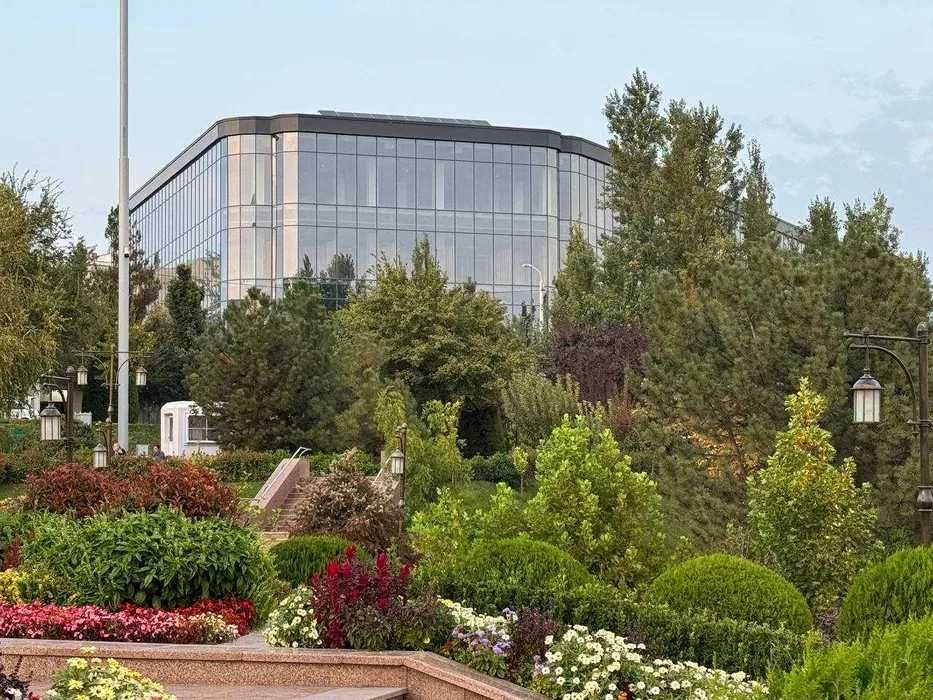 Продаётся  4-х этажное здание с ремонтом 22 500 м2