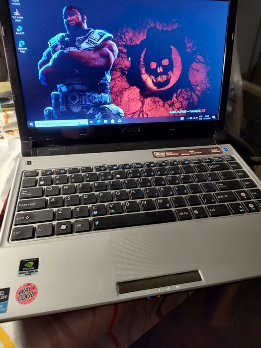 Vând laptop Asus U35J cu SSD de 500Gb