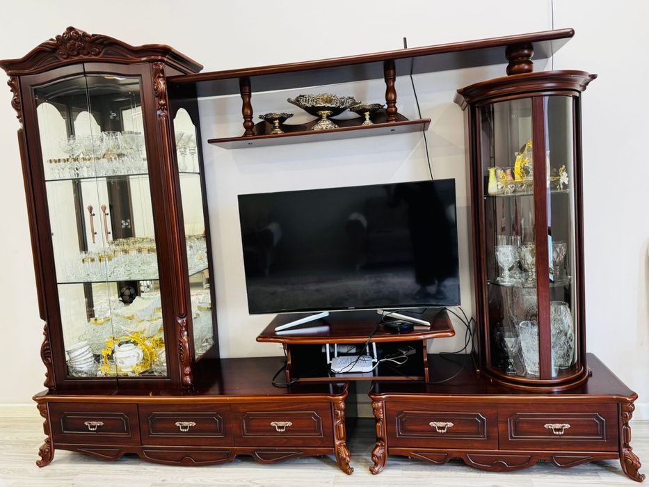 Мебель в гостинную горка для посуды