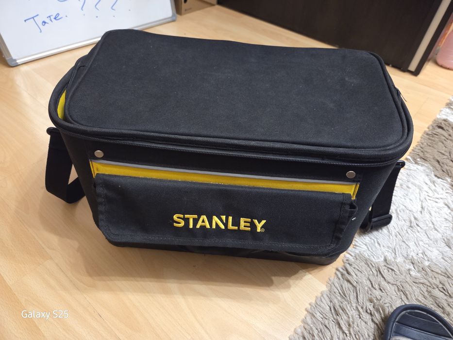 Продавам чанта за инструменти STANLEY