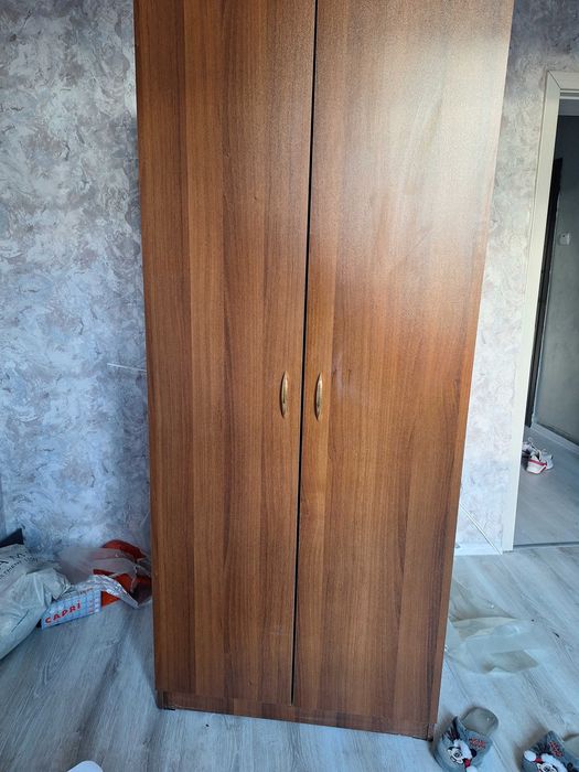 Продавам гардероб