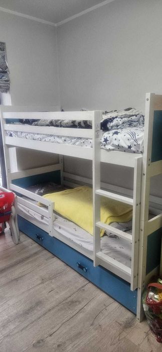 Vand pat suprapus copii stare foarte buna.cu saltele 3 pers