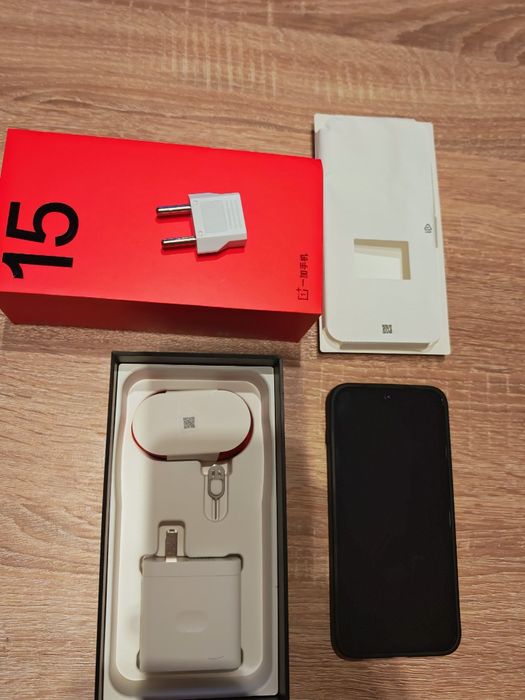OnePlus 15 чисто нов