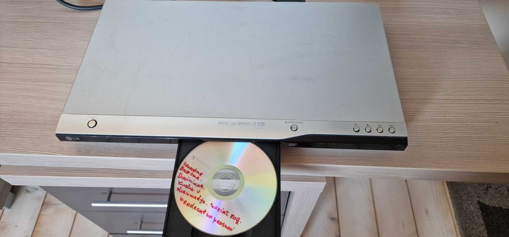 DVD ПЛЕЪР LG DVX171 - Работещ и тестван