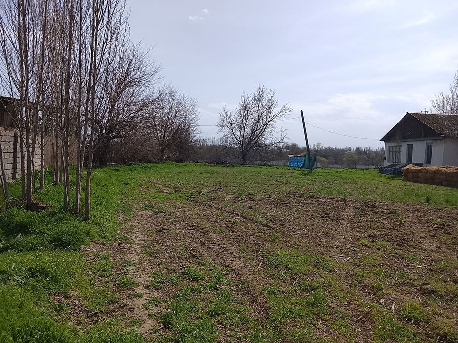 12 sotix uy sotiladi 47.000$ keliwamiz