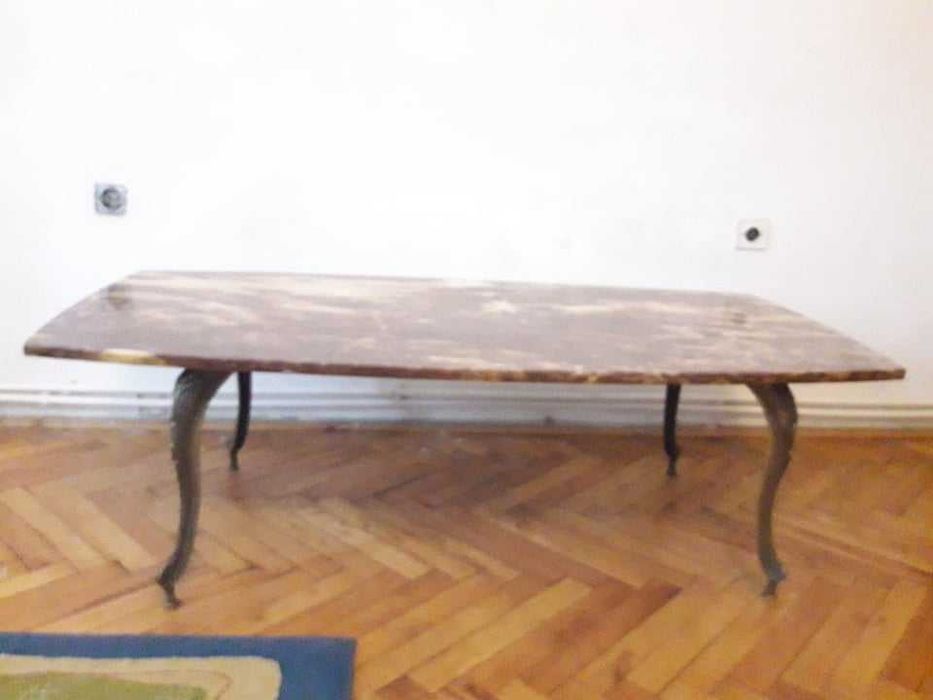 Masa mare cu blat de marmura si picioare din bronz