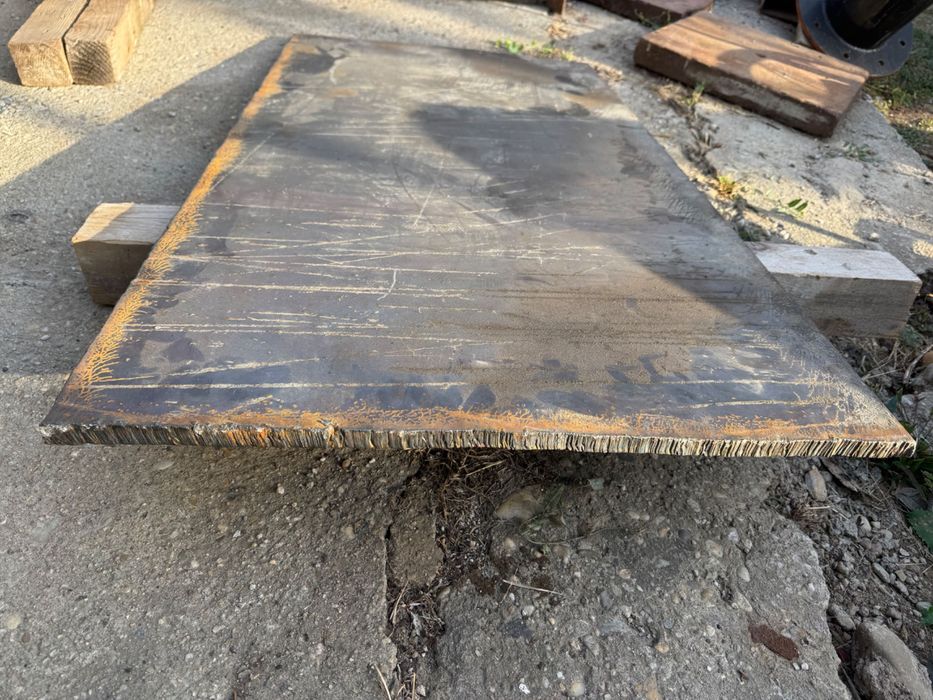 Plăci metalice tablă groasă hală garaj structură stalpi