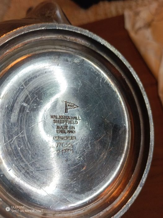 Сребърен английски чайник