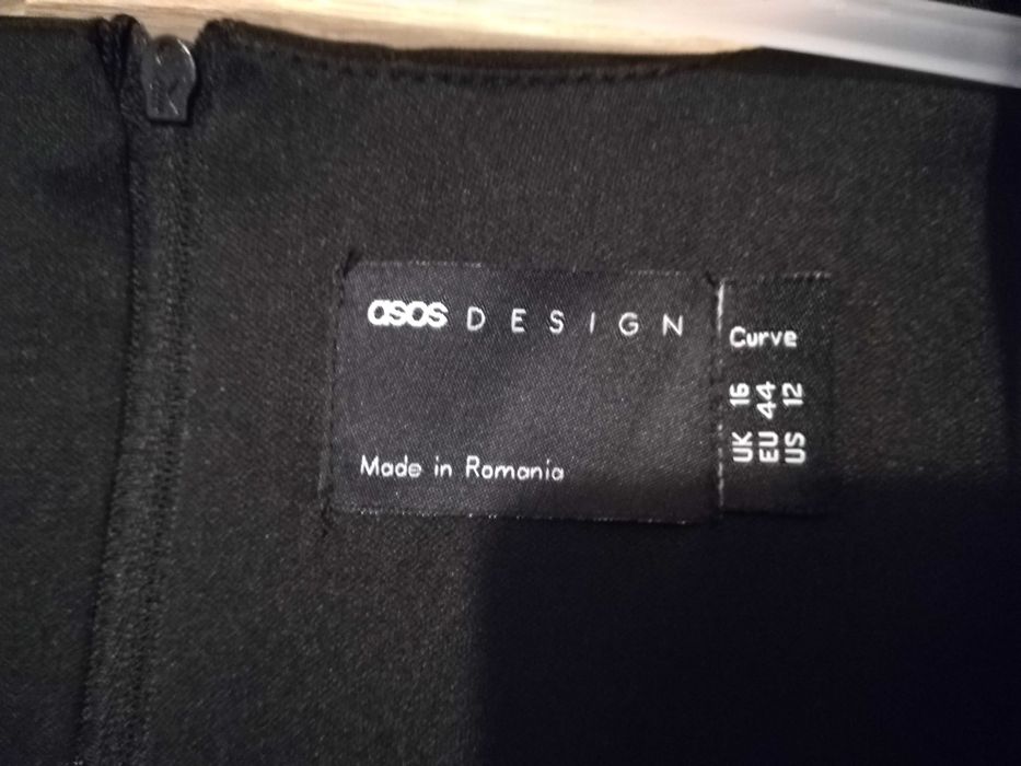 Rochie elegantă Asos, made în Romania