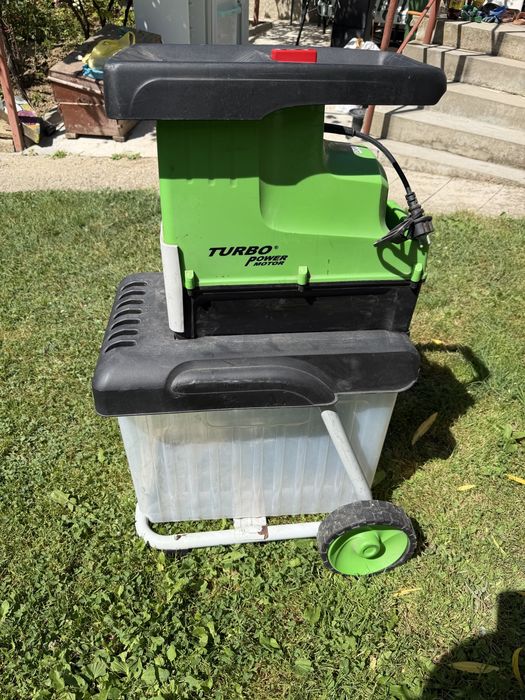 Валцова самопридърпваща дробилка 2500W