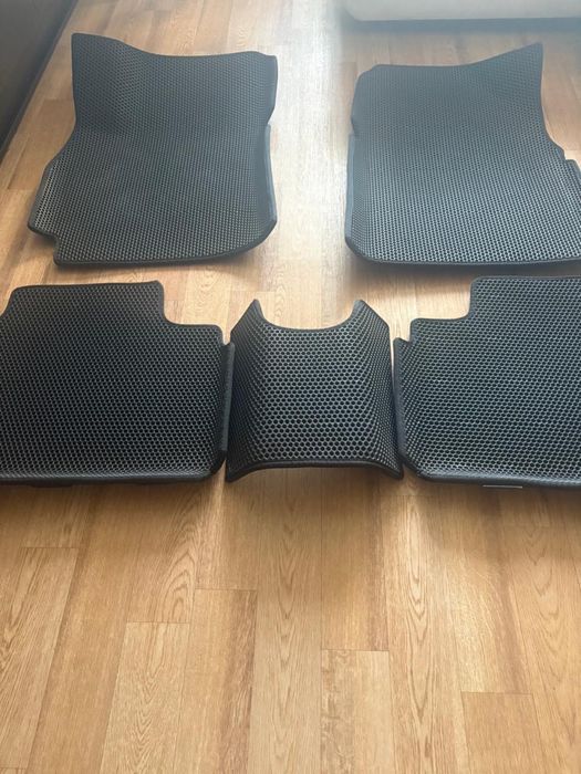3 д коврики для Элантры продам!