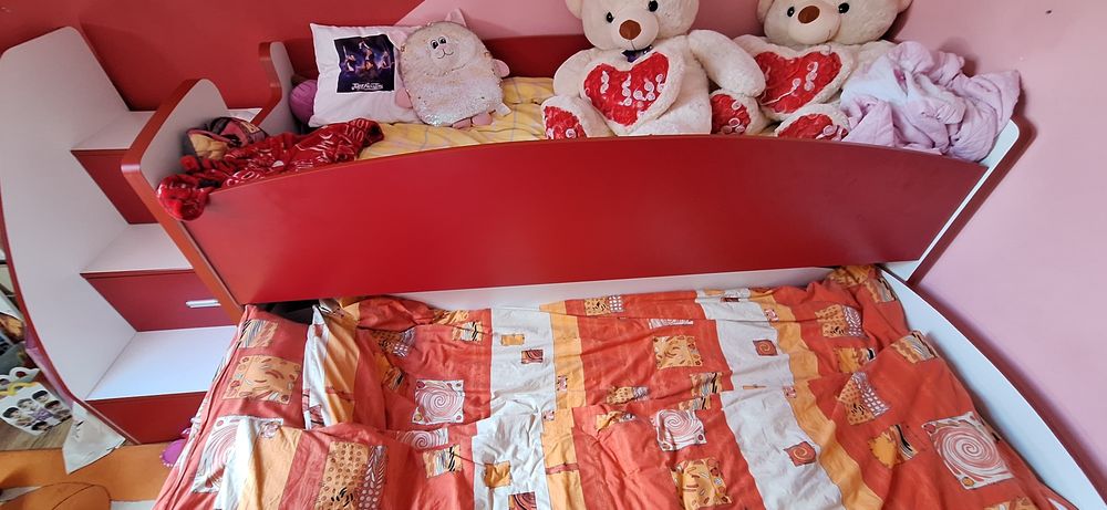 Set mobilier tineret roșu-alb de vânzare – pat supraetajat + birou + dulap