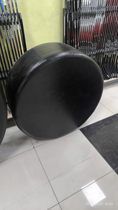 Пуфы круглые черные