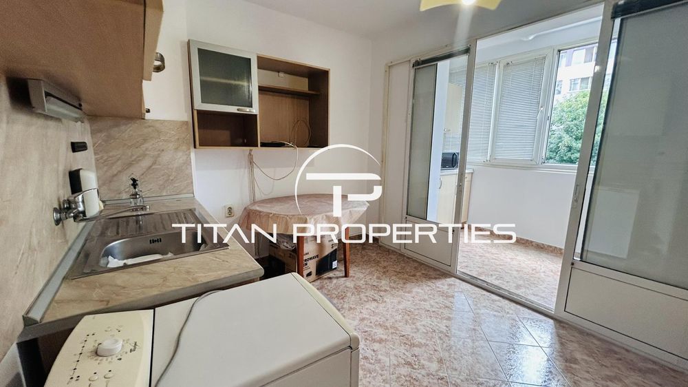 Дава се под наем Едностаен апартамент в Бургас, Славейков - 48 кв.м за 306 € - Снимка #1