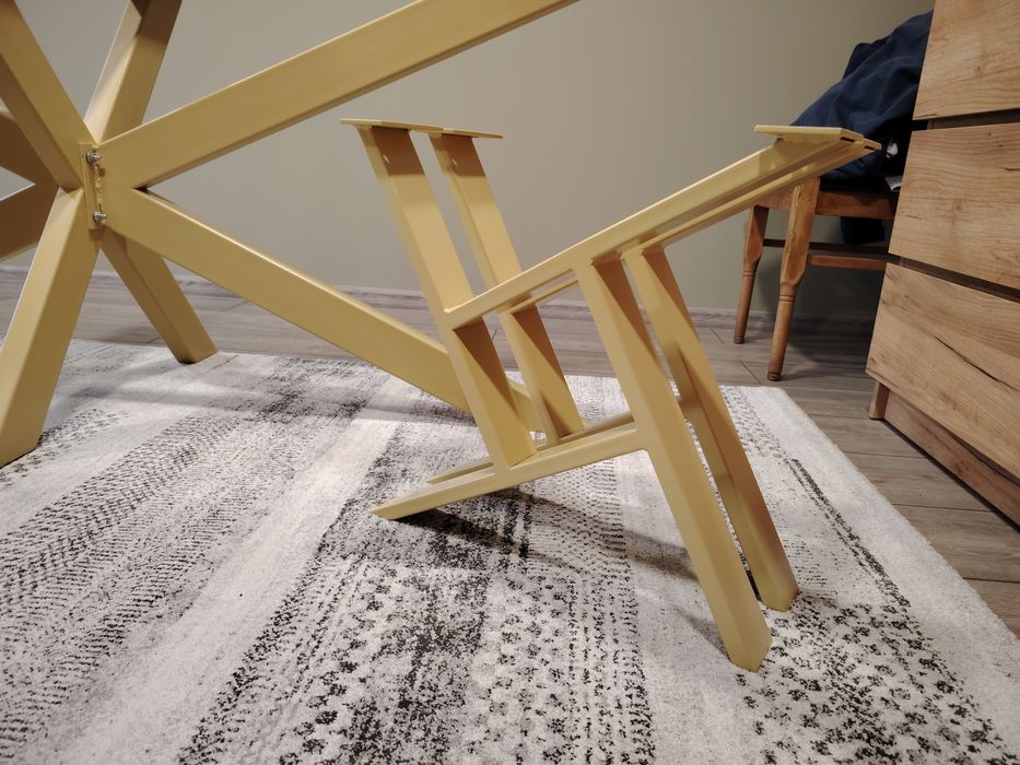 Крака за холна маса