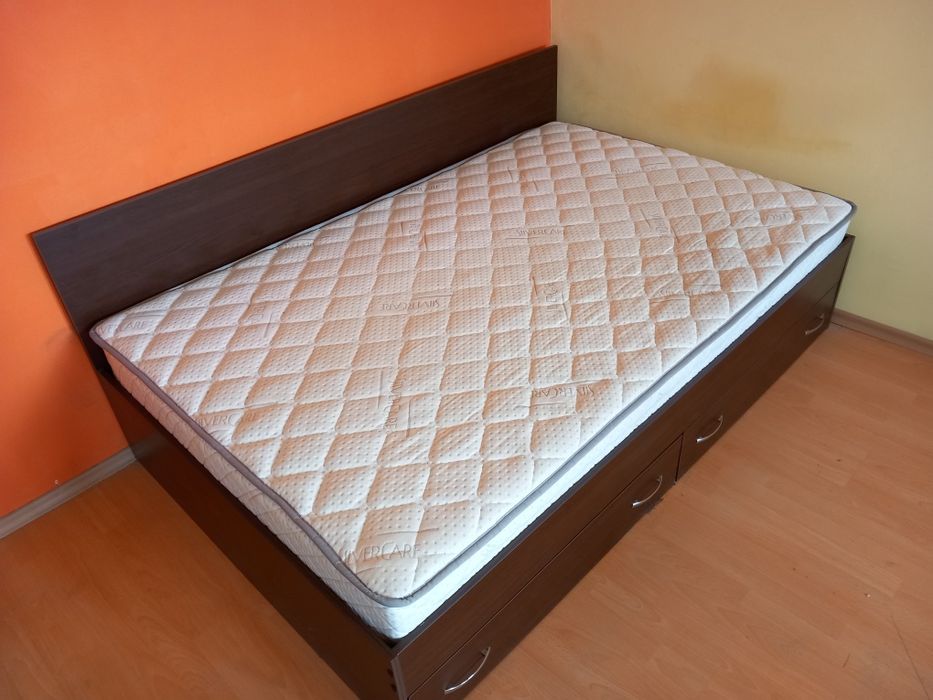 Спалня с подрамка и матрак