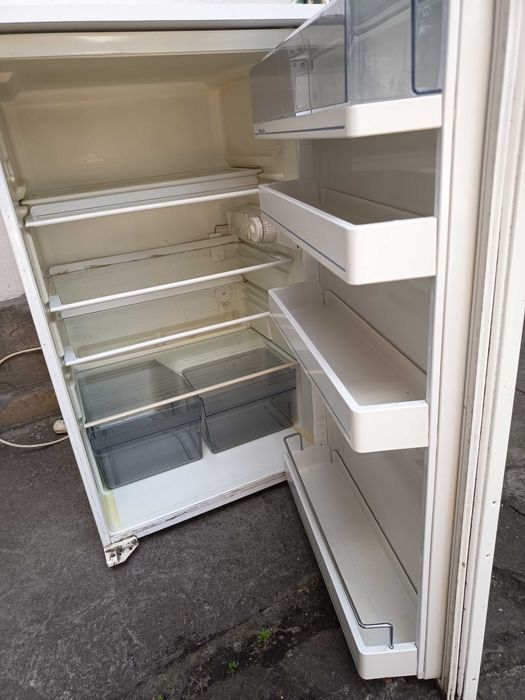 Продавам хладилник Miele