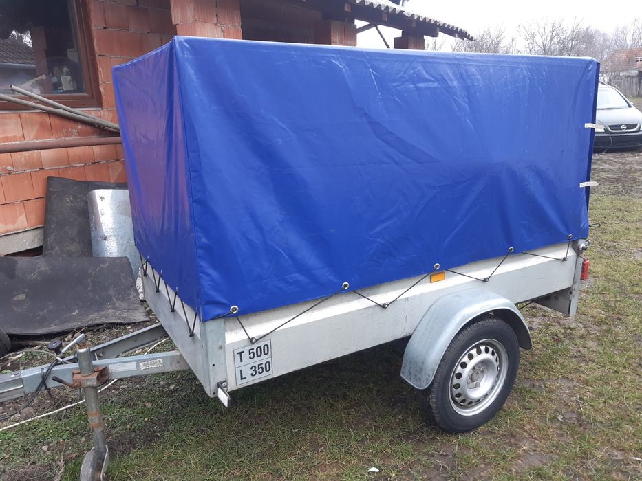 Vand remorca stema in stare buna