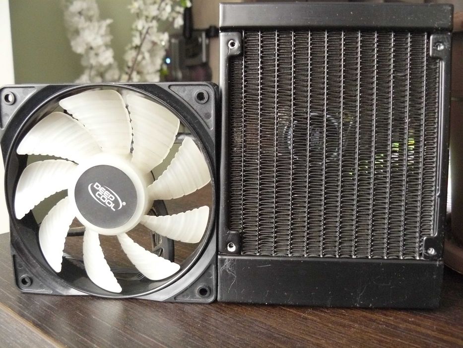 Radiator cu ventilator si racire cu lichid