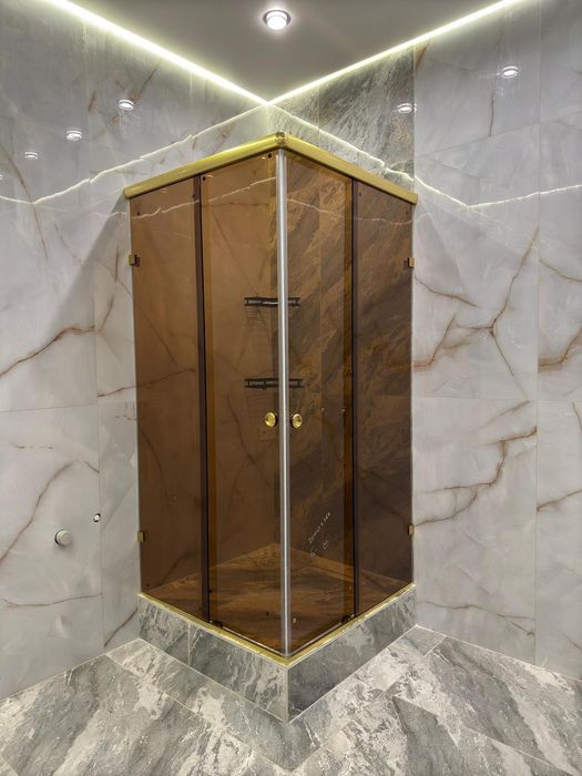 Душевые кабины с коленного стекла